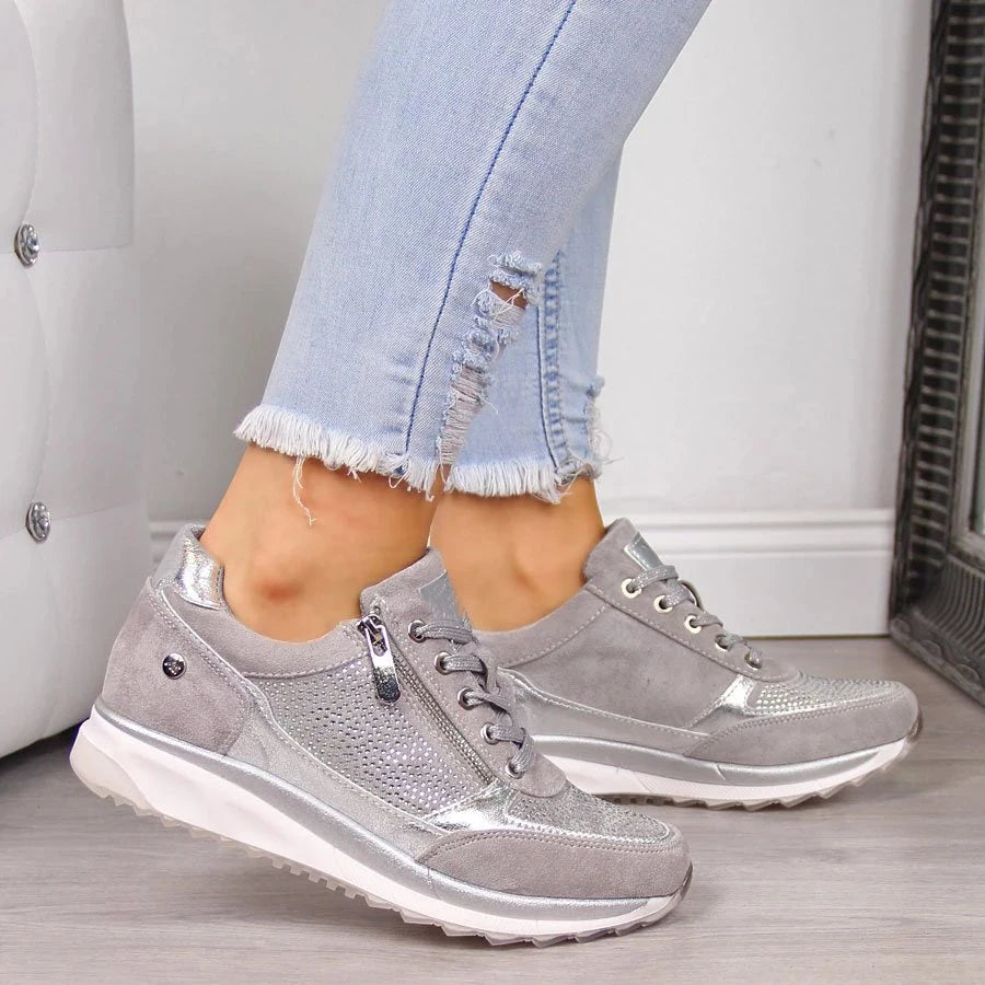 PENELOPE | COMFORTABLE ZIP-UP TRAINERS