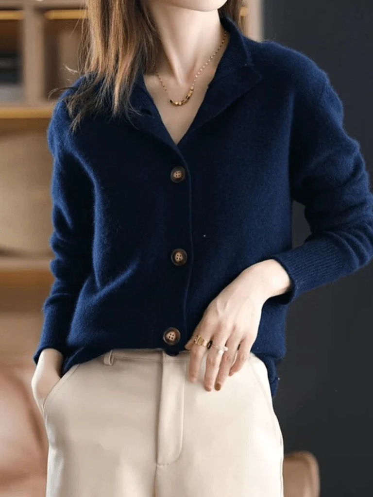ELLA | COSY BUTTON-UP KNITTED CARDIGAN