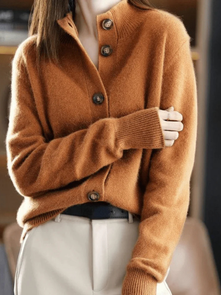ELLA | COSY BUTTON-UP KNITTED CARDIGAN