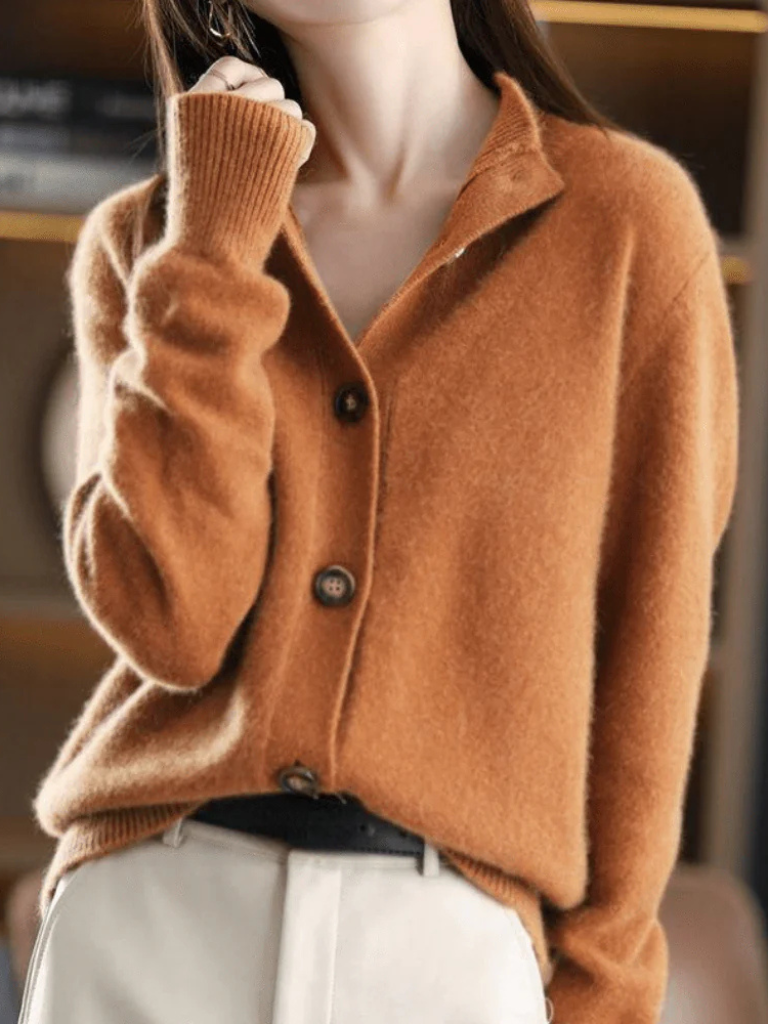 ELLA | COSY BUTTON-UP KNITTED CARDIGAN