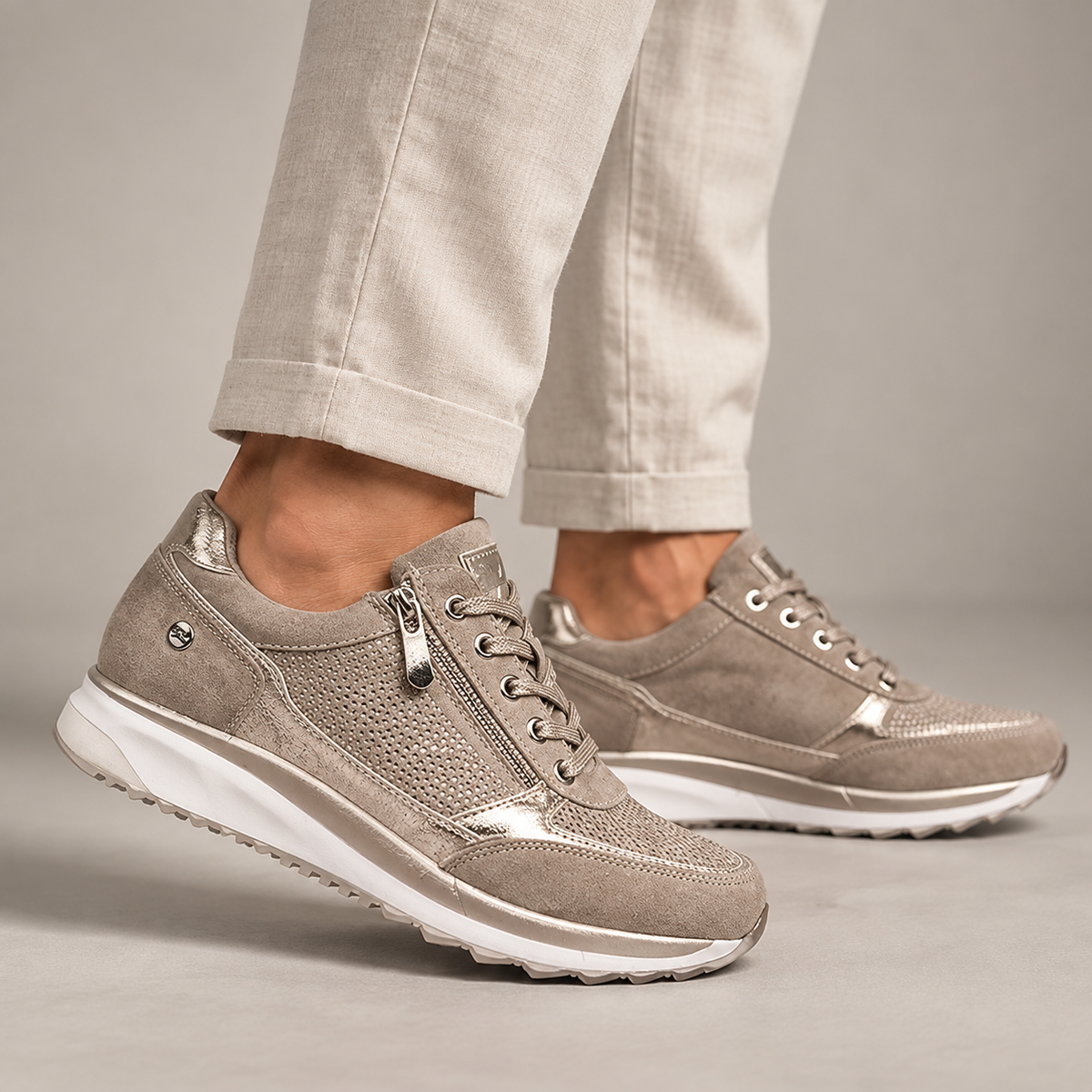 PENELOPE | COMFORTABLE ZIP-UP TRAINERS