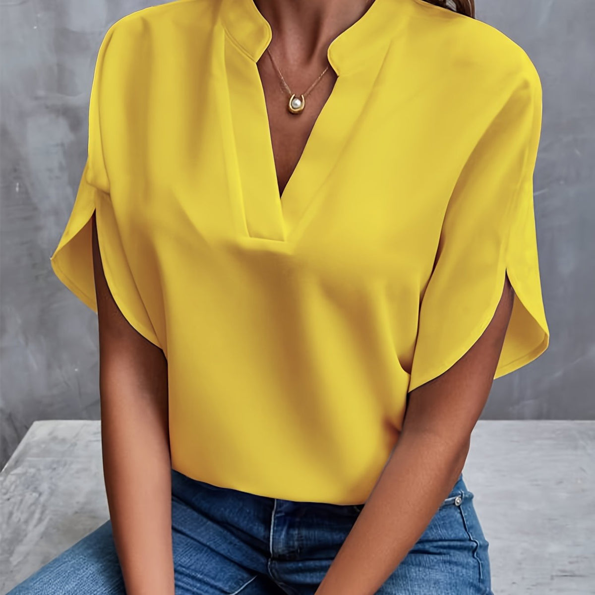 GRACE | ELEGANT V-NECK BLOUSE